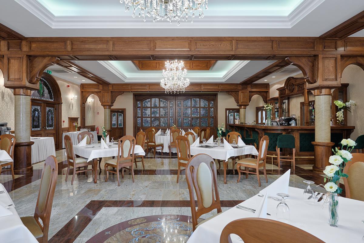 Hotel Palac Poledno Bagian luar foto