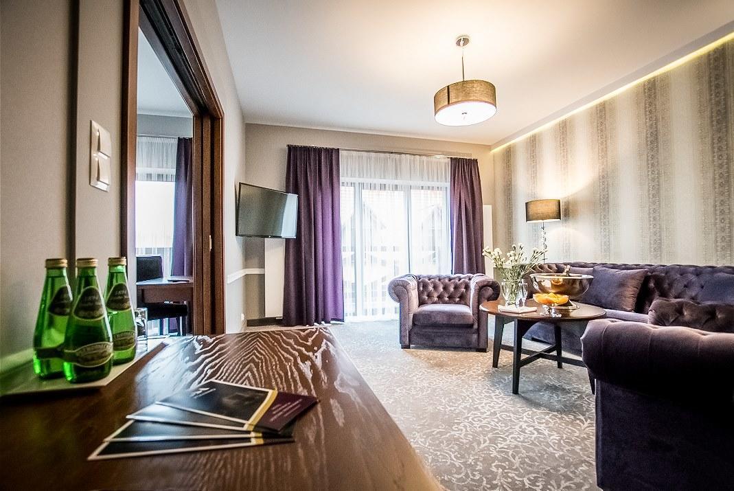 Hotel Palac Poledno Bagian luar foto